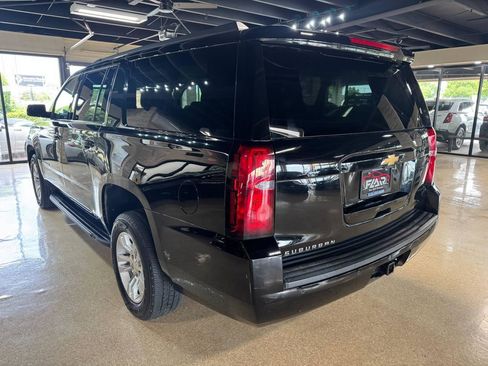 Used 2019 Chevrolet Suburban LT RWD image 5