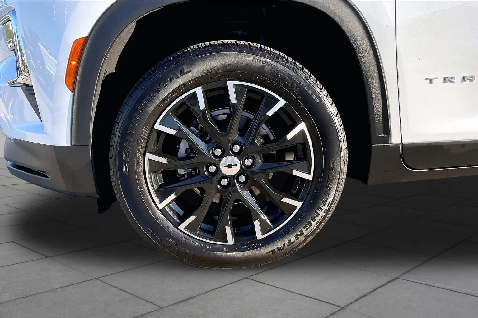 Used 2026 Chevrolet Traverse LT w/ Sun and Wheel Package FWD image 10
