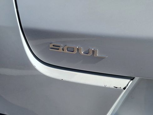 Used 2023 Kia Soul LX FWD image 11