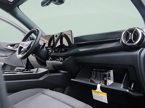 New 2026 Chevrolet Equinox LT w/ Safety and Technology Package FWD image 40