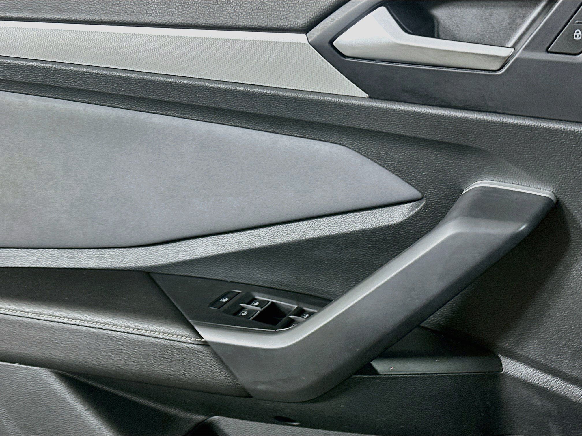 Used 2025 Volkswagen Jetta SE FWD image 15