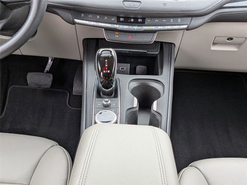 Used 2021 Cadillac XT4 Premium Luxury image 20