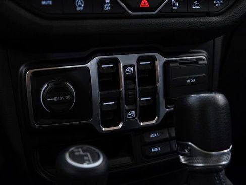 Used 2025 Jeep Gladiator Sport AWD/4WD image 67