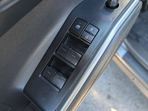 Used 2024 Toyota Highlander LE AWD/4WD image 16