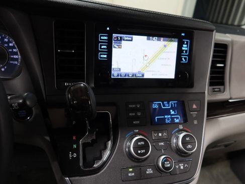 Used 2017 Toyota Sienna XLE w/ XLE Navigation Package FWD image 24