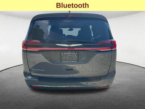 Used 2022 Chrysler Pacifica Touring-L FWD image 11
