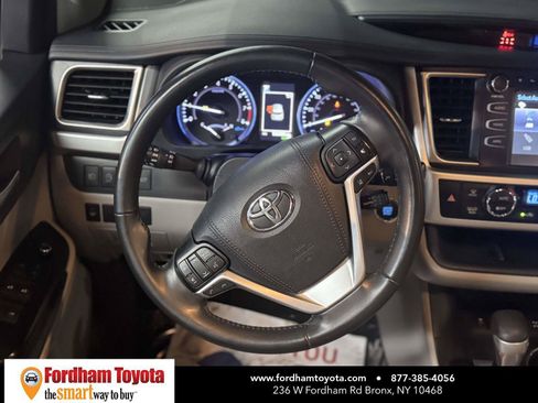 Used 2019 Toyota Highlander XLE AWD/4WD image 14