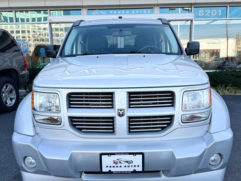 Used 2011 Dodge Nitro SXT image 2