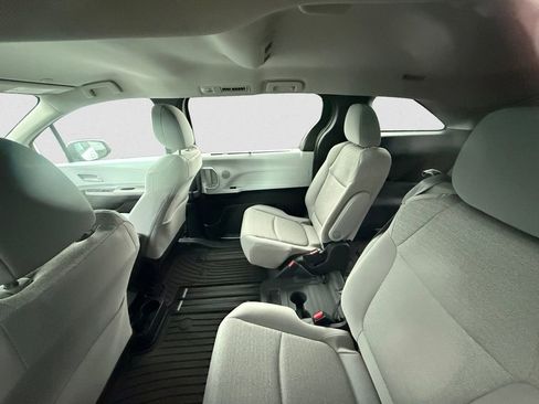 Used 2025 Toyota Sienna LE image 8