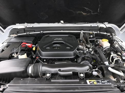 Used 2020 Jeep Wrangler Unlimited Sahara AWD/4WD image 19