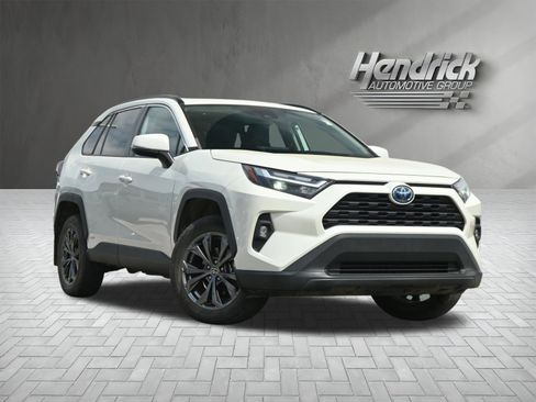 Used 2022 Toyota RAV4 XLE Premium image 2