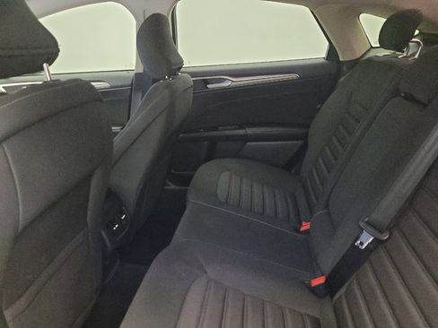 Used 2017 Ford Fusion SE w/ Fusion SE Technology Package image 18