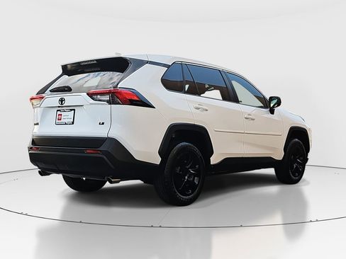 Certified 2022 Toyota RAV4 LE FWD image 5