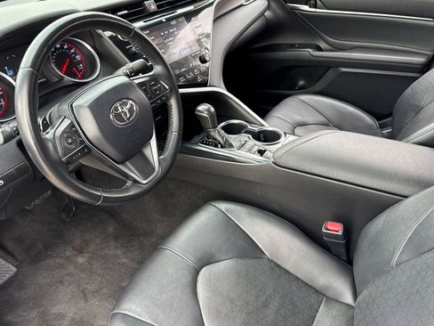 Used 2018 Toyota Camry XSE image 10