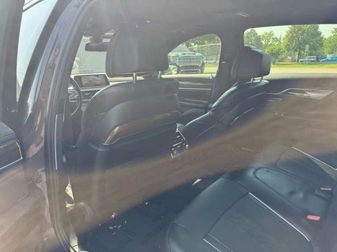 Used 2017 BMW 750i xDrive image 15