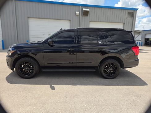 Used 2024 Ford Expedition XLT RWD image 7