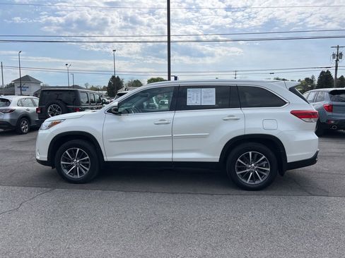 Used 2019 Toyota Highlander XLE AWD/4WD image 2