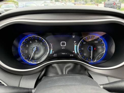 Used 2025 Chrysler Pacifica Select FWD image 29
