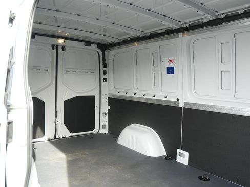 Used 2025 Mercedes-Benz Sprinter 2500 image 9