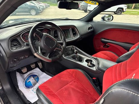 Used 2015 Dodge Challenger SRT Hellcat RWD image 6
