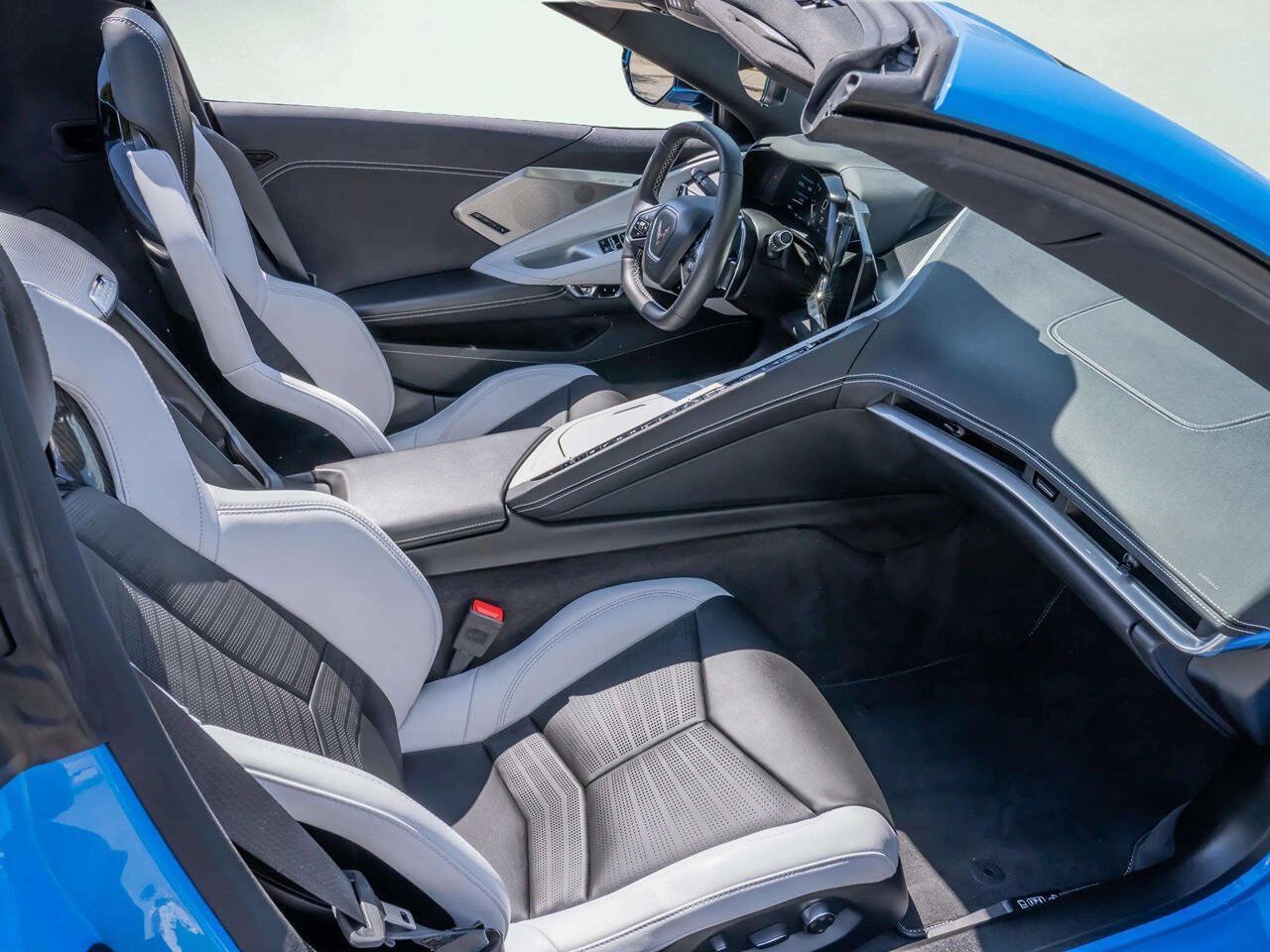 Used 2024 Chevrolet Corvette Stingray Preferred Conv w/ Z51 Performance Package RWD image 26