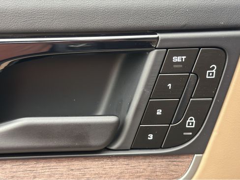 Certified 2024 Porsche Cayenne Turbo AWD/4WD image 23
