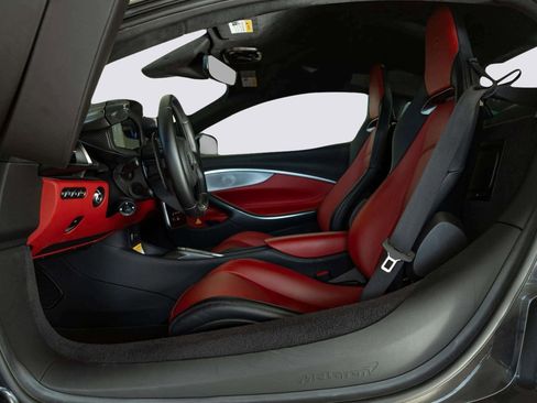 Used 2023 McLaren Artura image 14