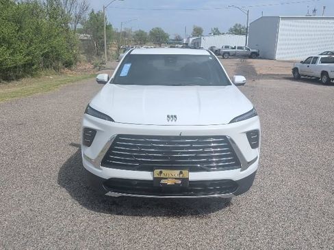 Certified 2025 Buick Enclave Preferred image 8