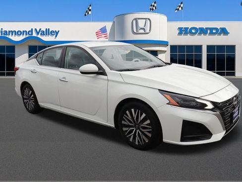 Used 2023 Nissan Altima 2.5 SV image 1