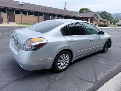 Used 2010 Nissan Altima 2.5 S FWD image 4