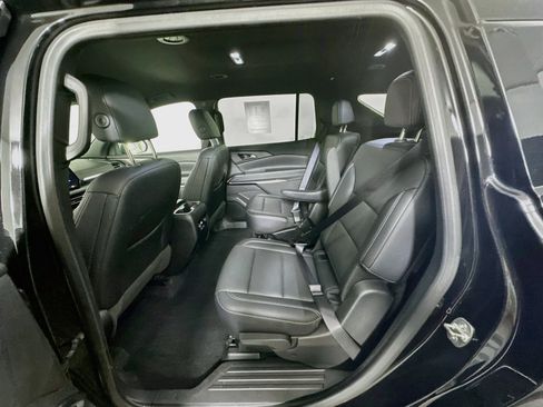 Used 2025 Chevrolet Traverse LT FWD image 26