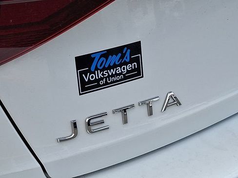 Used 2023 Volkswagen Jetta SE w/ Panoramic Sunroof Package FWD image 30