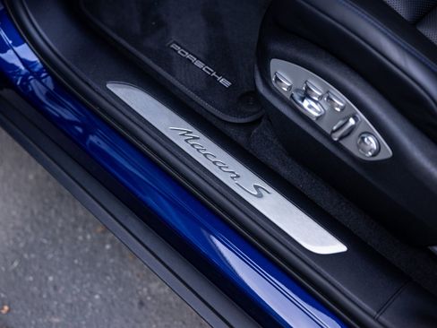 Certified 2023 Porsche Macan S AWD/4WD image 29