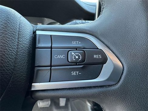 Used 2022 Jeep Compass Altitude w/ Sun and Sound Group image 38