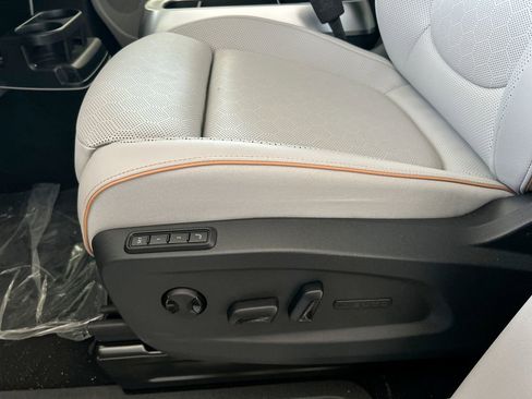 New 2025 Volkswagen ID. Buzz 1st Edition image 13