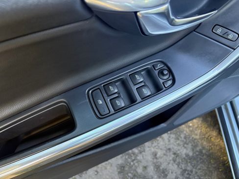 Used 2018 Volvo S60 T5 Dynamic image 18