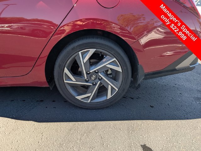 Certified 2025 Hyundai Elantra Limited FWD image 22