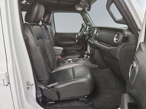 Used 2022 Jeep Wrangler Unlimited Sahara image 20