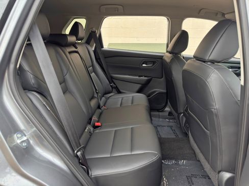 Used 2024 Nissan Rogue SL FWD image 35