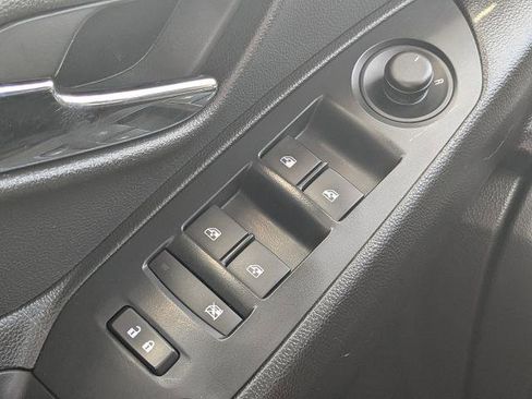 Used 2020 Chevrolet Trax LT w/ LT Convenience Package FWD image 23