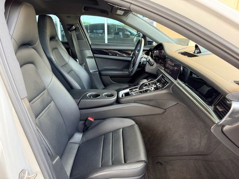 Used 2023 Porsche Panamera RWD image 15