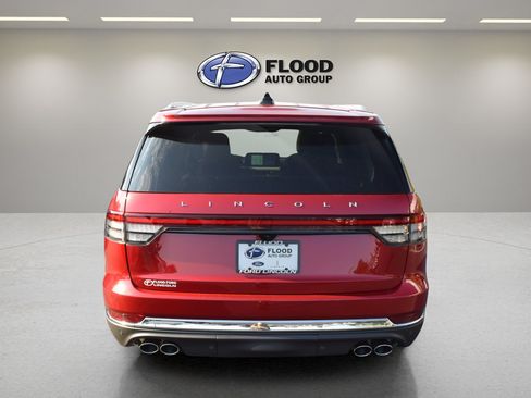 Used 2025 Lincoln Aviator AWD image 5