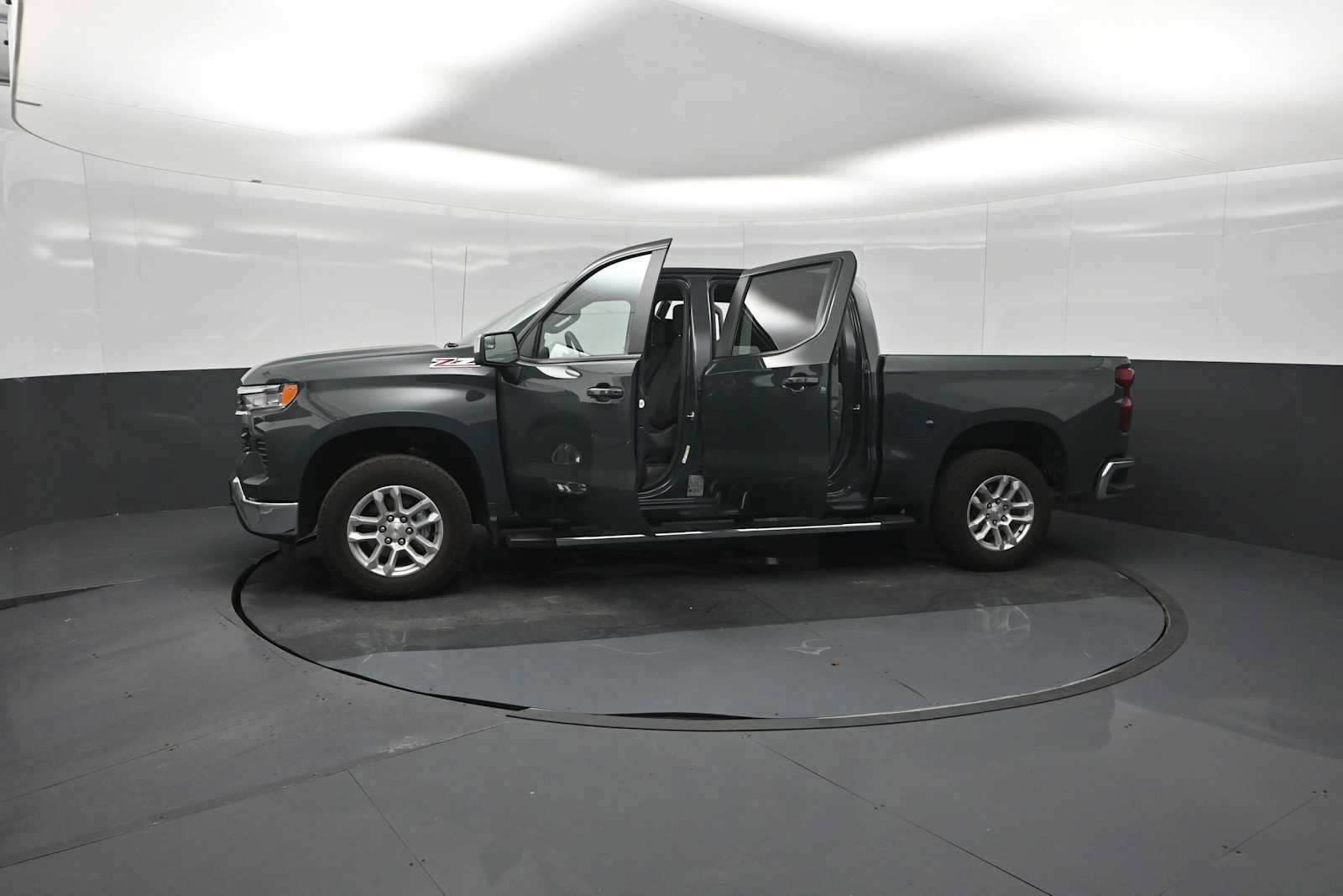 Used 2025 Chevrolet Silverado 1500 LT w/ Z71 Off-Road Package AWD/4WD image 57