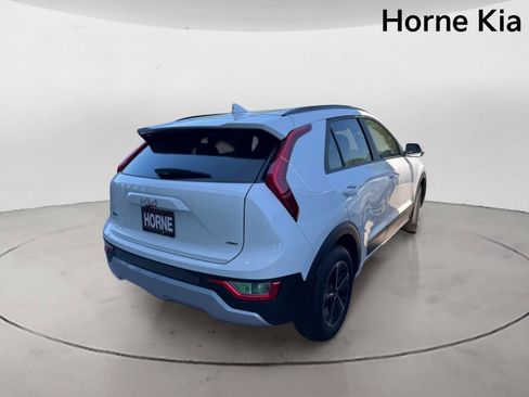 New 2026 Kia Niro LX FWD image 4