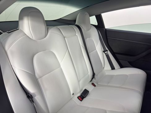 Used 2022 Tesla Model 3 image 39