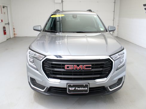 Used 2024 GMC Terrain SLE w/ Driver Convenience Package AWD/4WD image 2