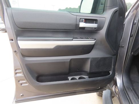 Used 2016 Toyota Tundra SR5 w/ SR5 Upgrade Package AWD/4WD image 24