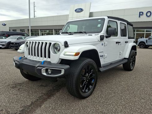 Used 2023 Jeep Wrangler Sahara w/ Cold Weather Group image 4