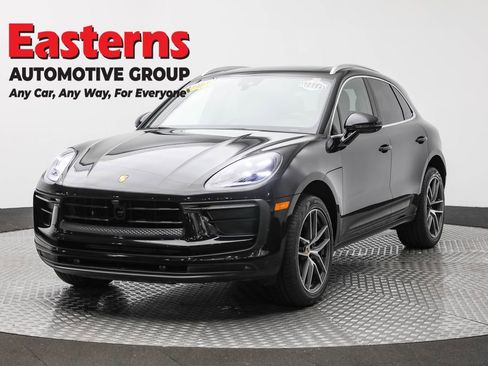 Used 2024 Porsche Macan image 1
