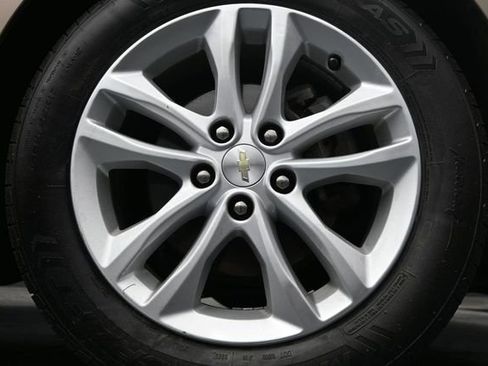 Used 2018 Chevrolet Malibu LT FWD image 9